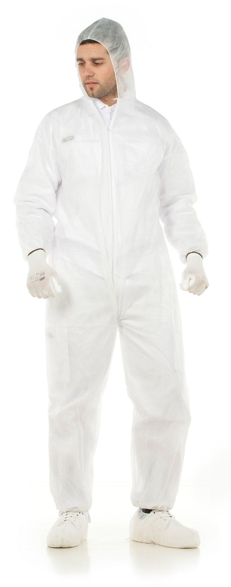 Buzo desechable 100% polipropileno económico 30 grs/m2. Cierre cremallera y elástico en capucha, muñecas, tobillos y cintura. 
Tallas: M, L, XL, XXL