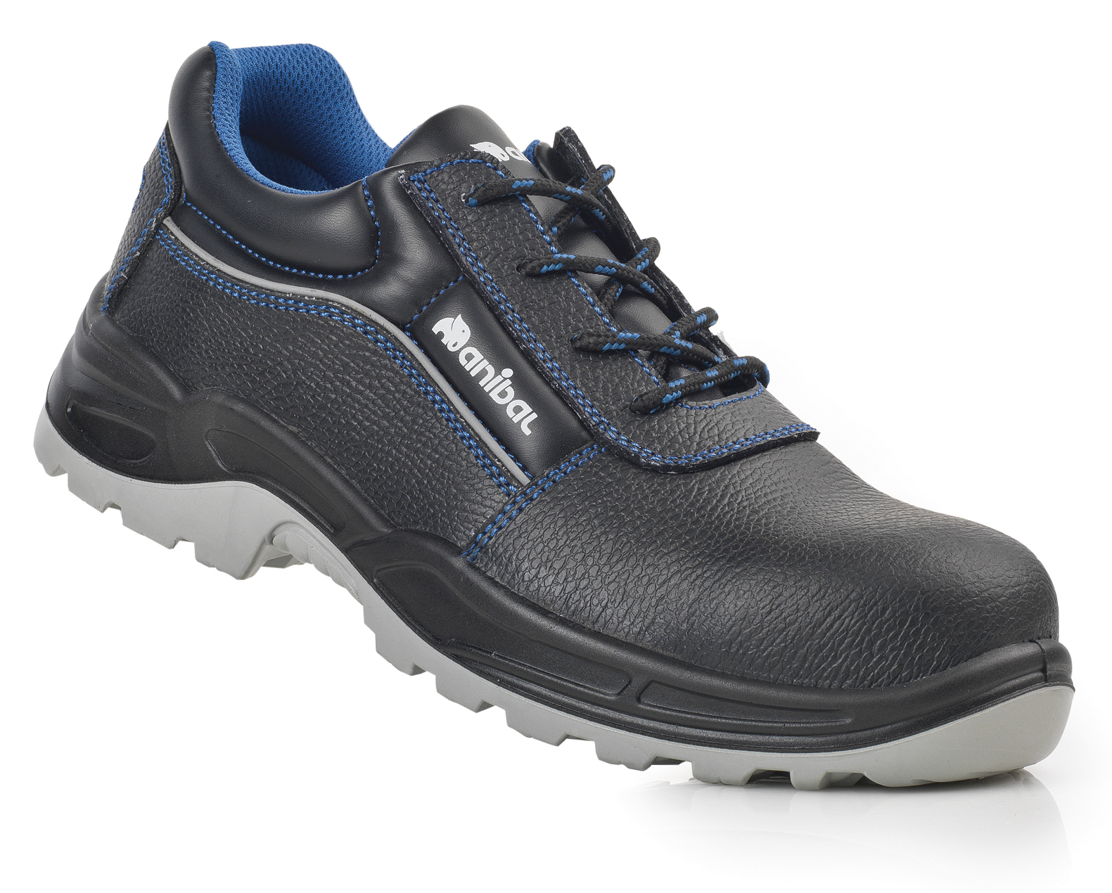 Zapato de corte piel microfibra con tratamiento anti-humedad.
Puntera de seguridad fabricado en fibra de vidrio .
Plantilla anti-perforación textil.
Suela PU/PU doble densidad.
Plantilla de EVA conformada.
Máximo coeficiente anti-deslizamiento SRC. 
Tallas: 34 a 49
