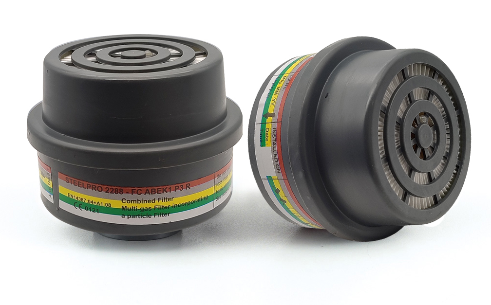 Filtros de rosca STEELPRO para media máscara "BREATH" (ABEK1P3) Características: Filtro ABEK1P3 (Gases y Vapores Orgánicos e Inorgánicos, Gases Ácidos y Amoniaco Clase 1 y Partículas Clase 3).

Usos y empleo: Industria (Metal, Fundiciones, Industria química orgánica e inorgánica, Farmacéutica, ..), Agricultura (Productos agroquímicos, fitosanitario, herbicidas, fumigación… ), Pesca (piscifactorías, procesamiento…), Mantenimiento (Desinfección, limpieza doméstica e Industrial, hipoclorito de Sodio…), Mantenimiento Industrial, Mantenimiento en Alimentaria, Fabricación (Química, buques, coches, Equipos de Refrigeración, electrodomésticos, ácido clorhídrico, Nítrico Sulfhídrico, Sulfúrico…). 