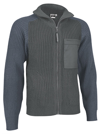 Chaqueta de punto con cuello alto, reforzada, con cierre de cremallera entera y diseño bicolor
Confeccionada en tejido de punto tricot grueso 100% acrílico, de tacto agradable, transpirable y con alta retención térmica
Refuerzos de sarga en codos y bolsillo del pecho que aumentan su durabilidad en las zonas de mayor desgaste
Dos bolsillos en laterales y un bolsillo en pecho izquierdo con cierre de cremallera, para tener todo accesible y resaltar el marcaje
Cuello, cintura y puños de canalé con elástico que se adapta cómodamte.
Grosor: 525 gramos.
Colores: azul y gris.
Tallas: S a 3XL