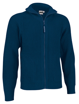Chaqueta de punto con cuello alto y cierre de cremallera entera
Confeccionada en tejido de punto tricot grueso 100% acrílico, de tacto agradable, transpirable y con alta retención térmica
Cuello, cintura y puños de canalé con elástico que se adapta cómodamente
Dos bolsillos en laterales para tener todo accesible
Cierre con cremallera central entera a tono.
Gramaje: 525 gramos.
Colores: azul marino, verde y gris.
Tallas: S a 3XL