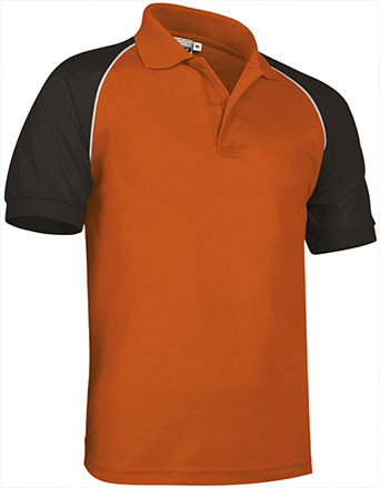 Polo de manga corta con diseño tricolor
Confeccionado en tejido pique 100% algodón suave y confortable
Cuello y bocamangas de tricotosa con cierre de tapeta central y dos botones
Manga ranglán combinada a contraste con vivo
Doble pespunte en bajo que aumenta su resistencia y aberturas laterales para un mayor confort.
Disponible en 6 combinaciones.
Tallas: S a XXL
